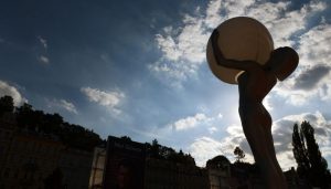 Karlovy vary Kinofestival Международный кинофестиваль в Карловых Варах открылся в 50-й раз